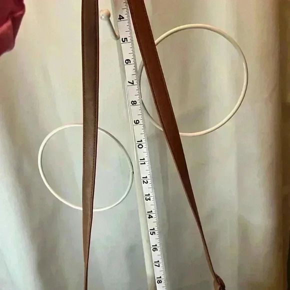 Sun n sand straw woven crossbody with leather straps - Picture 8 of 10